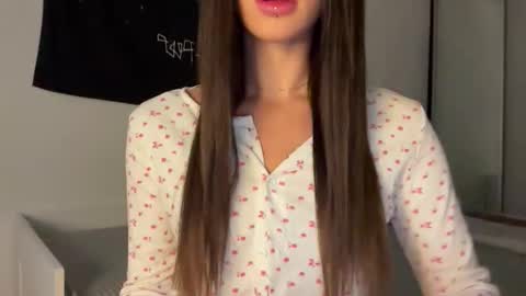 Snapshot of doublesees chatting on September 2025 02:58:02 AM MOLLYYYY dont forget to give me a thumb up online show from September 2025 02:58:02 AM