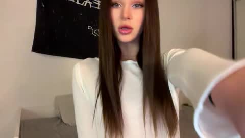 Snapshot of doublesees chatting on October 2025 11:55:02 AM MOLLYYYY dont forget to give me a thumb up online show from October 2025 11:55:02 AM