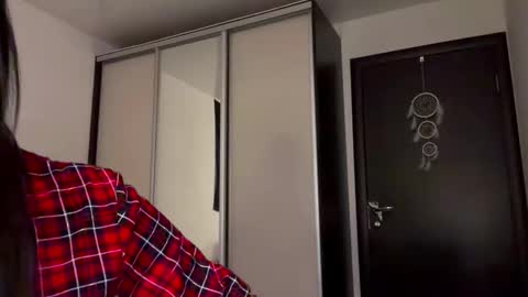 Snapshot of doublesees chatting on October 2025 01:33:02 PM MOLLYYYY dont forget to give me a thumb up online show from October 2025 01:33:02 PM