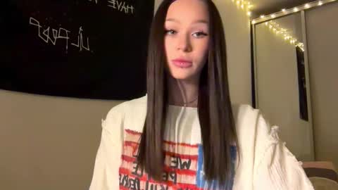 Snapshot of doublesees chatting on November 2025 12:37:02 PM MOLLYYYY dont forget to give me a thumb up online show from November 2025 12:37:02 PM