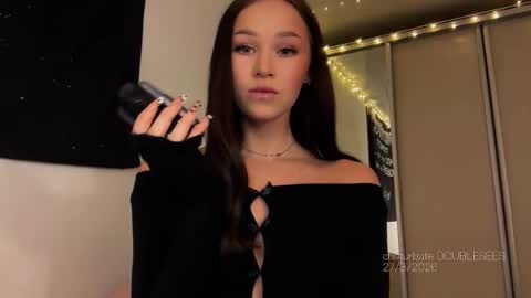 MOLLYYYY dont forget to give me a thumb up online show from March 2026 11:21:02 AM