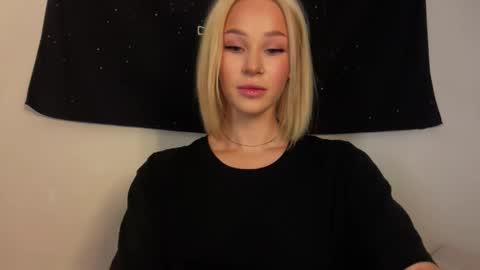 MOLLYYYY dont forget to give me a thumb up online show from April 2026 04:37:02 AM