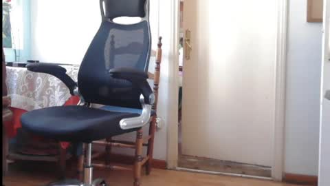 Snapshot of doucement chatting on April 2026 10:38:02 AM Lucia online show from April 2026 10:38:02 AM