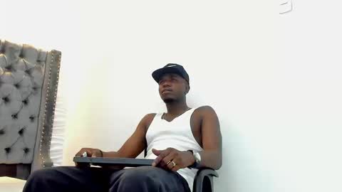 Snapshot of douglas_099 chatting on September 2025 01:01:01 PM DOUGLAS online show from September 2025 01:01:01 PM