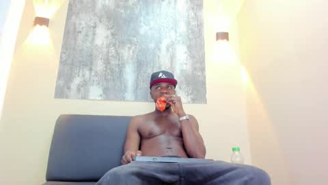 Snapshot of douglas_099 chatting on December 2025 02:17:01 AM DOUGLAS online show from December 2025 02:17:01 AM