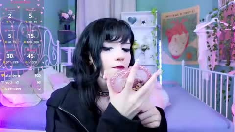 Snapshot of draculaura_ chatting on February 2025 07:02:02 PM Draculaura online show from February 2025 07:02:02 PM