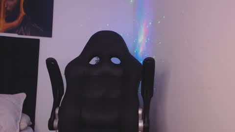 Snapshot of drake_cole11 chatting on December 2024 03:47:01 PM drake_cole11 online show from December 2024 03:47:01 PM