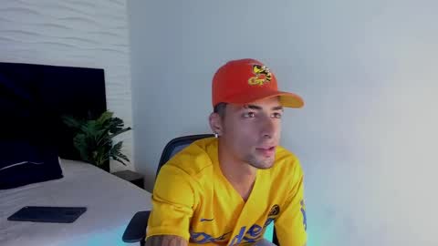 Snapshot of drakeneumann chatting on February 2025 02:32:02 AM Drake Neuman online show from February 2025 02:32:02 AM