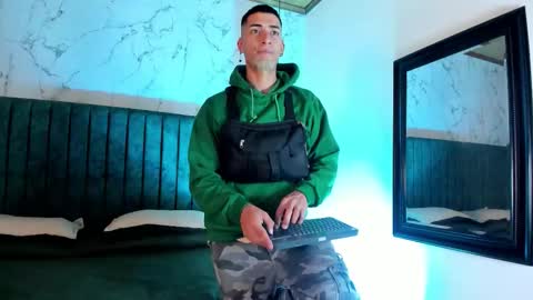 Snapshot of drakeneumann chatting on September 2025 04:02:02 AM Drake Neuman online show from September 2025 04:02:02 AM