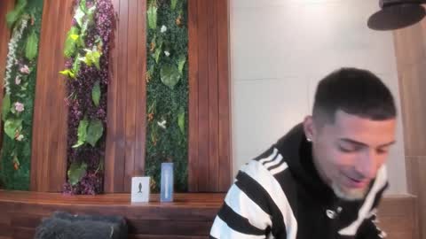 Snapshot of drakeneumann chatting on September 2025 04:27:02 AM Drake Neuman online show from September 2025 04:27:02 AM