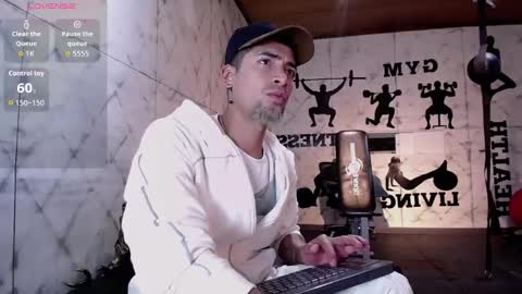 Snapshot of drakeneumann chatting on October 2025 04:09:01 AM Drake Neuman online show from October 2025 04:09:01 AM