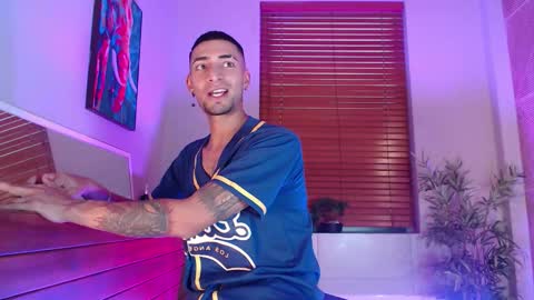 Snapshot of drakeneumann chatting on November 2025 07:49:02 PM Drake Neuman online show from November 2025 07:49:02 PM