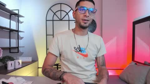 Snapshot of drakeneumann chatting on March 2026 03:23:01 AM Drake Neuman online show from March 2026 03:23:01 AM