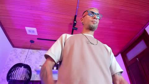 Snapshot of drakeneumann chatting on April 2026 04:46:01 AM Drake Neuman online show from April 2026 04:46:01 AM