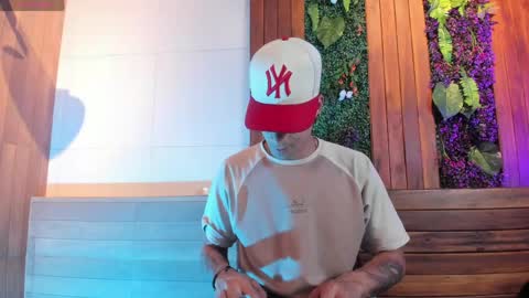 Snapshot of drakeneumann chatting on April 2026 03:34:02 AM Drake Neuman online show from April 2026 03:34:02 AM