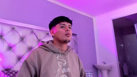 Snapshot of drakenn_ chatting on November 2025 01:24:02 PM drakeeee online show from November 2025 01:24:02 PM