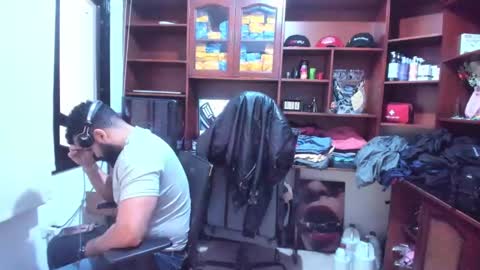 Snapshot of drako_argenti_ chatting on January 2025 03:46:01 PM Drako online show from January 2025 03:46:01 PM