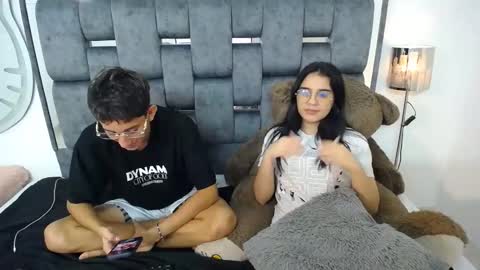 Snapshot of dravith_and_valery chatting on January 2025 07:08:02 AM -- nicolle and jhon -- online show from January 2025 07:08:02 AM