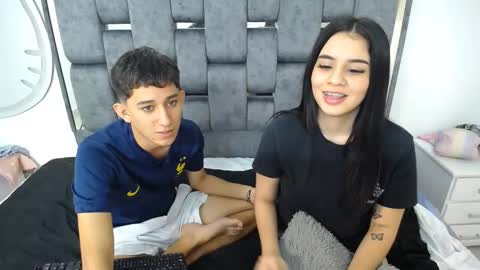 Snapshot of dravith_and_valery chatting on February 2025 04:03:01 AM -- nicolle and jhon -- online show from February 2025 04:03:01 AM