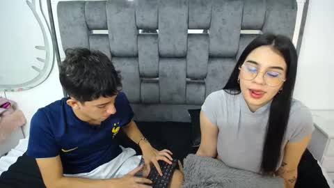 Snapshot of dravith_and_valery chatting on February 2025 01:34:01 AM -- nicolle and jhon -- online show from February 2025 01:34:01 AM