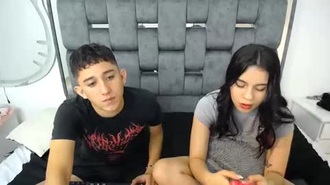 Snapshot of dravith_and_valery chatting on February 2025 02:07:02 AM -- nicolle and jhon -- online show from February 2025 02:07:02 AM