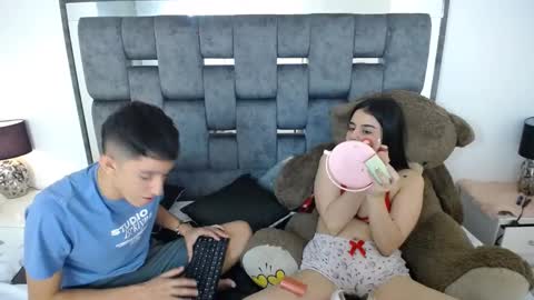 Snapshot of dravith_and_valery chatting on February 2025 10:58:01 AM -- nicolle and jhon -- online show from February 2025 10:58:01 AM