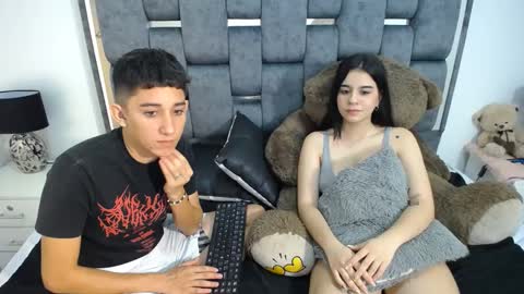 Snapshot of dravith_and_valery chatting on February 2025 01:59:02 AM -- nicolle and jhon -- online show from February 2025 01:59:02 AM