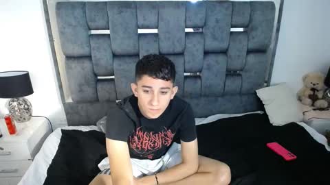 Snapshot of dravith_and_valery chatting on February 2025 05:13:01 AM -- nicolle and jhon -- online show from February 2025 05:13:01 AM