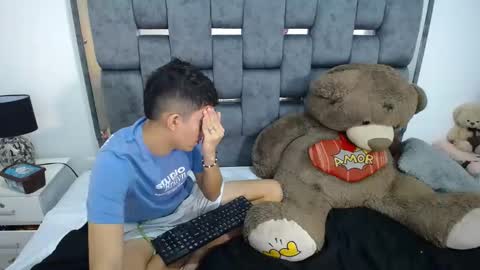 Snapshot of dravith_and_valery chatting on March 2025 02:19:02 AM -- nicolle and jhon -- online show from March 2025 02:19:02 AM