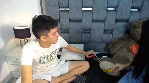 Snapshot of dravith_and_valery chatting on March 2025 02:14:02 AM -- nicolle and jhon -- online show from March 2025 02:14:02 AM