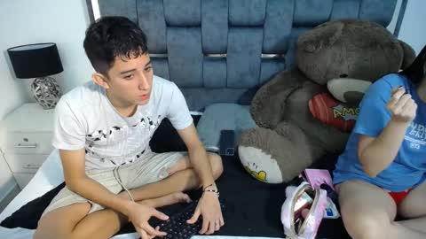 Snapshot of dravith_and_valery chatting on March 2025 05:07:01 AM -- nicolle and jhon -- online show from March 2025 05:07:01 AM