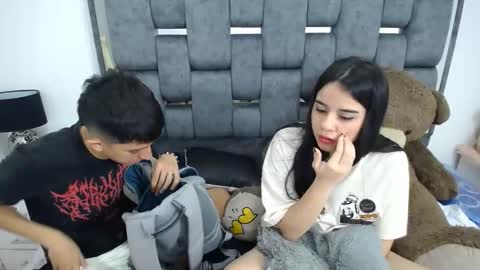 Snapshot of dravith_and_valery chatting on March 2025 05:57:01 AM -- nicolle and jhon -- online show from March 2025 05:57:01 AM