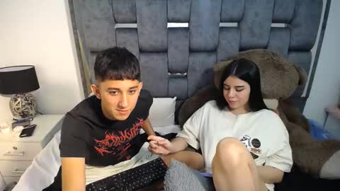 Snapshot of dravith_and_valery chatting on March 2025 09:02:02 AM -- nicolle and jhon -- online show from March 2025 09:02:02 AM