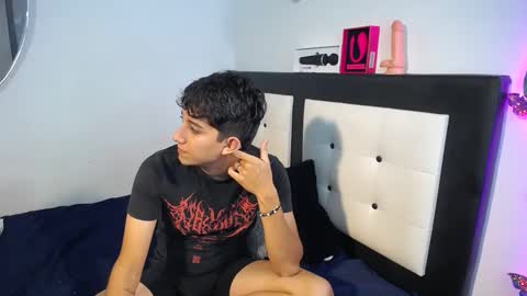 Snapshot of dravith_and_valery chatting on October 2025 01:02:02 AM -- nicolle and jhon -- online show from October 2025 01:02:02 AM