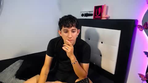 Snapshot of dravith_and_valery chatting on October 2025 01:26:01 AM -- nicolle and jhon -- online show from October 2025 01:26:01 AM