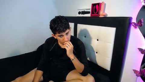 Snapshot of dravith_and_valery chatting on October 2025 03:04:01 AM -- nicolle and jhon -- online show from October 2025 03:04:01 AM