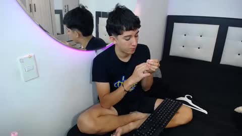 Snapshot of dravith_and_valery chatting on November 2025 08:19:01 PM -- nicolle and jhon -- online show from November 2025 08:19:01 PM