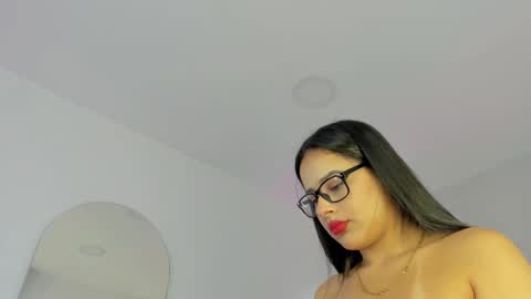Snapshot of dream_nena chatting on September 2025 03:44:02 AM N E N A online show from September 2025 03:44:02 AM