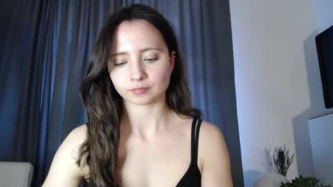 Nicole online show from April 2026 01:42:02 PM