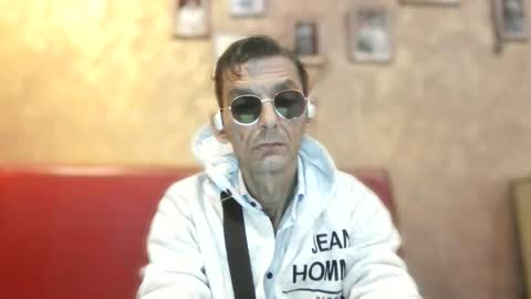 Snapshot of dreambob chatting on September 2025 08:03:01 PM Dreambob online show from September 2025 08:03:01 PM