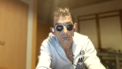 Snapshot of dreambob chatting on November 2025 08:52:01 PM Dreambob online show from November 2025 08:52:01 PM