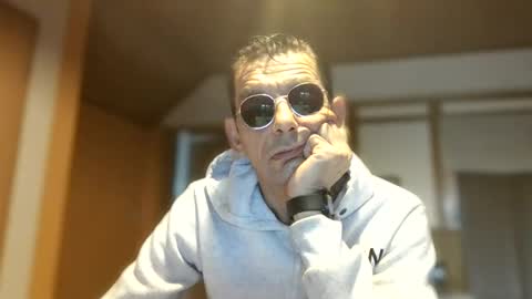 Snapshot of dreambob chatting on November 2025 10:40:02 AM Dreambob online show from November 2025 10:40:02 AM