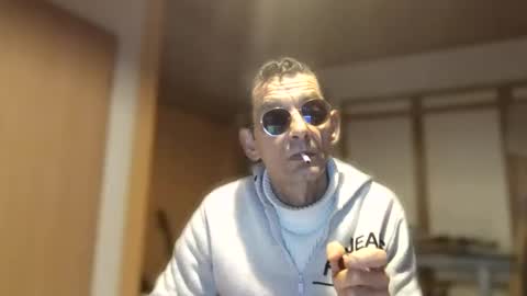 Snapshot of dreambob chatting on November 2025 03:05:01 PM Dreambob online show from November 2025 03:05:01 PM