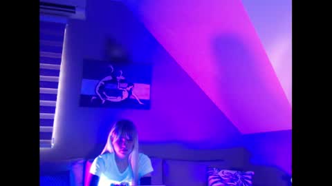 A girl online show from December 2024 07:22:02 AM