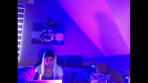 A girl online show from January 2025 07:43:01 AM