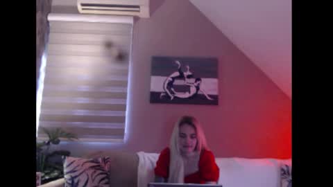 A girl online show from December 2025 08:23:01 AM