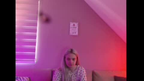 Snapshot of dreamcatcherfantasy chatting on April 2026 07:33:01 AM A girl online show from April 2026 07:33:01 AM