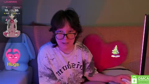 Snapshot of dreamgirllove chatting on January 2025 10:02:01 PM Billy online show from January 2025 10:02:01 PM