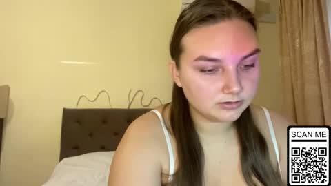 Snapshot of dreamyblushfairy chatting on October 2025 02:59:01 PM Mila online show from October 2025 02:59:01 PM