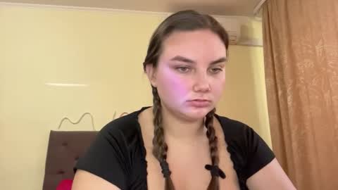 Snapshot of dreamyblushfairy chatting on October 2025 02:50:01 PM Mila online show from October 2025 02:50:01 PM